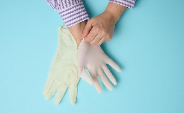 Common Glove Mistakes That Spread Germs