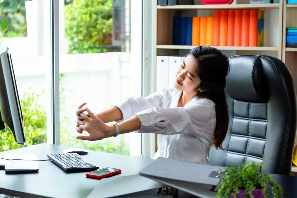 How Should You Set Up an Ergonomic Desk and Chair?